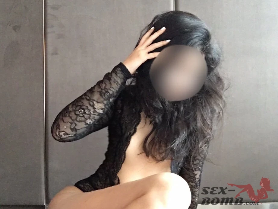 Adriana Hari, Una prostituta, Hong Kong
